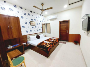 HOTEL BABYLON REGENCY, Opp Krishna Janmasthan Temple